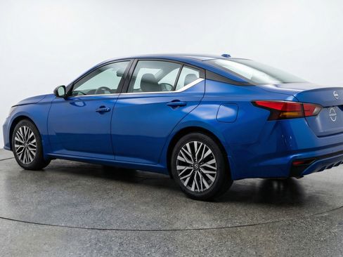 Used 2025 Nissan Altima 2.5 SV image 6