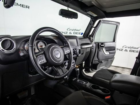 Used 2018 Jeep Wrangler Unlimited Sahara w/ Max Tow Package AWD/4WD image 20