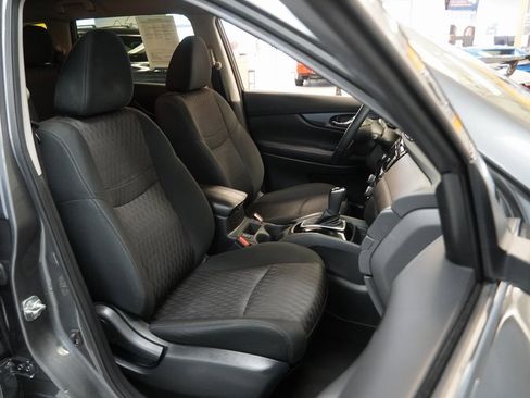 Used 2020 Nissan Rogue SV image 31