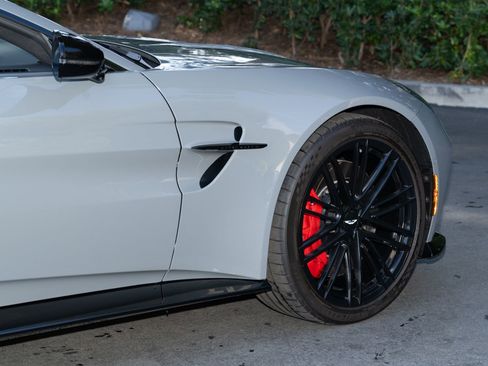 Used 2025 Aston Martin V8 Vantage Coupe image 8