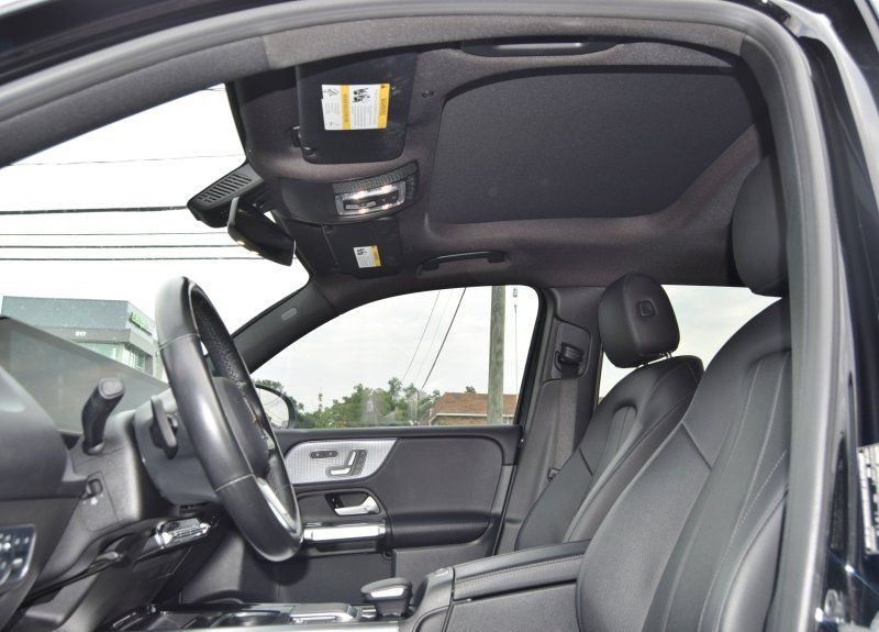 Used 2021 Mercedes-Benz GLB 250 4MATIC w/ Premium Package image 39