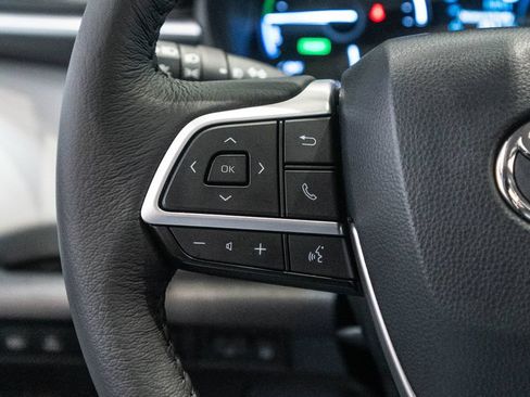 Certified 2025 Toyota Sienna XLE w/ XLE Plus Package FWD image 18