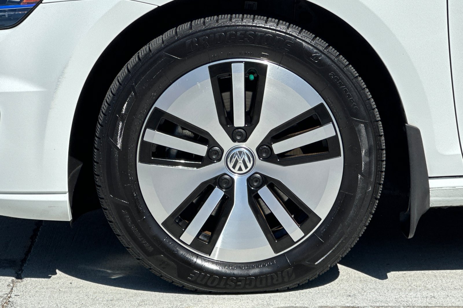 Used 2016 Volkswagen e-Golf SEL Premium FWD image 27