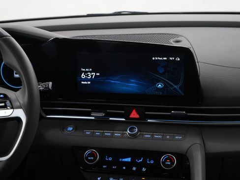 Used 2024 Hyundai Elantra SEL w/ Convenience Package FWD image 15