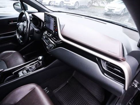 Used 2019 Toyota C-HR Limited FWD image 58