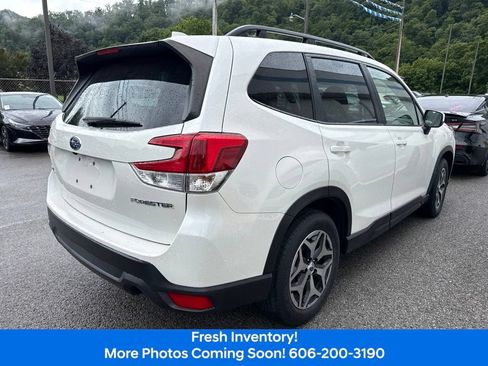 Used 2023 Subaru Forester Premium AWD/4WD image 6