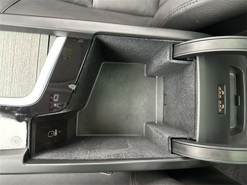 Certified 2025 Volvo XC60 B5 Plus image 21