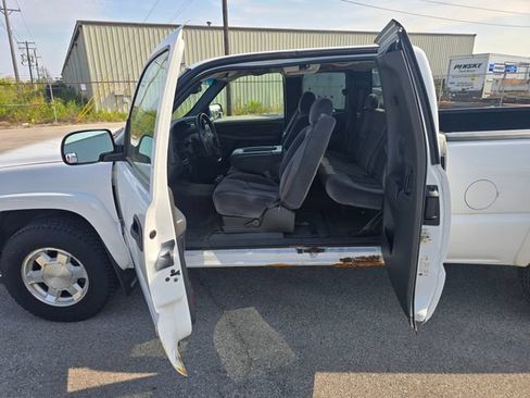 Used 2006 GMC Sierra 1500 SLE w/ Light Duty Power Package AWD/4WD image 13
