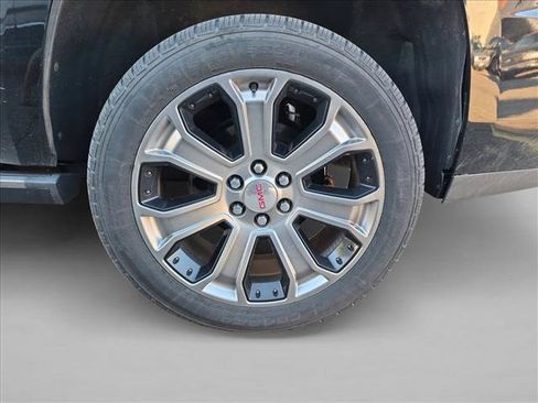 Used 2017 GMC Yukon Denali w/ Open Road Package AWD/4WD image 12