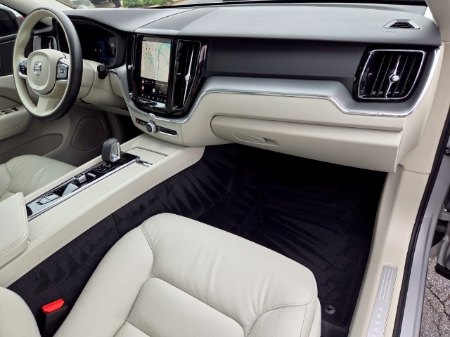 Certified 2024 Volvo XC60 B5 Core w/ Protection Package Premier AWD/4WD image 23