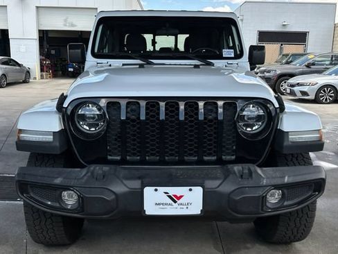 Used 2022 Jeep Gladiator Sport AWD/4WD image 2