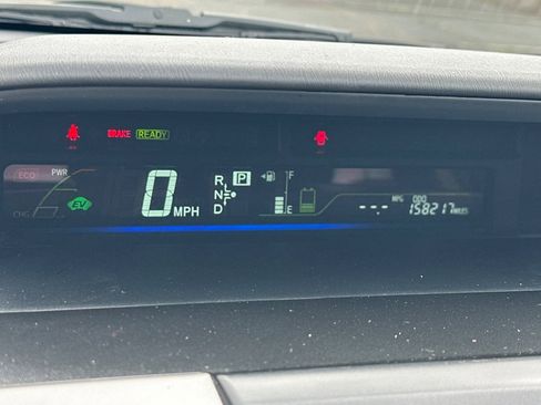 Used 2017 Toyota Prius V Two w/ Carpet Mat Package image 33