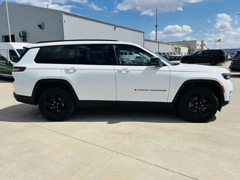 Used 2023 Jeep Grand Cherokee L Limited w/ Black Appearance Package AWD/4WD image 44