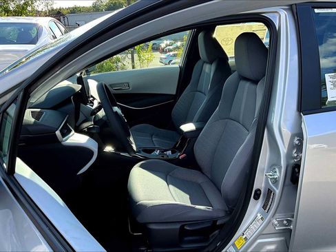 Certified 2025 Toyota Corolla SE FWD image 9
