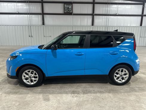 Used 2025 Kia Soul S FWD image 2