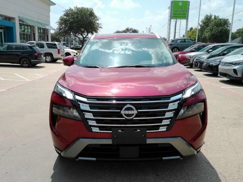 Used 2024 Nissan Rogue SL w/ SL Premium Package FWD image 2