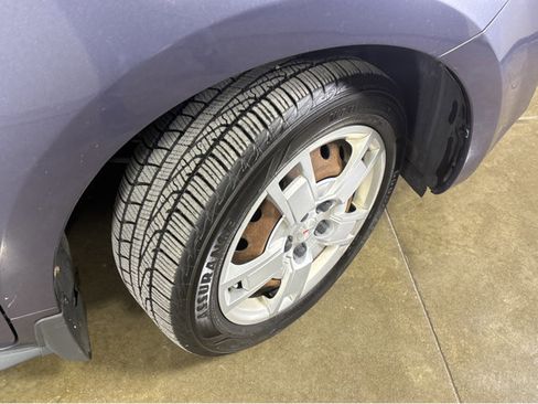 Used 2009 Pontiac Vibe w/ Preferred Package image 14