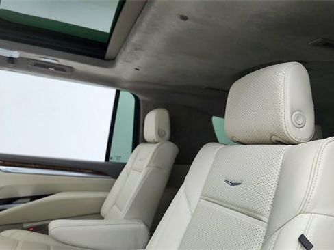 Used 2025 Cadillac Escalade ESV Premium Luxury Platinum image 33