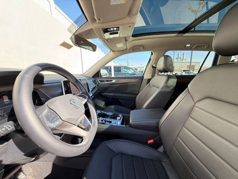 Certified 2025 Volkswagen Atlas SEL image 9