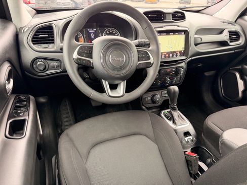 Used 2023 Jeep Renegade Latitude AWD/4WD image 9