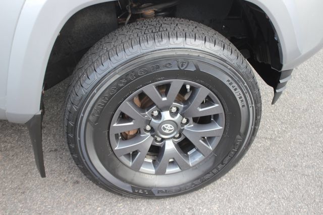 Used 2021 Toyota Tacoma SR5 AWD/4WD image 32