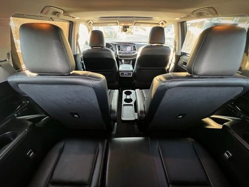 Used 2018 Toyota Highlander XLE image 26