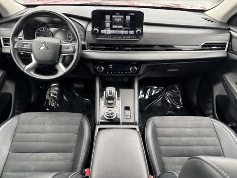 Used 2024 Mitsubishi Outlander SE image 23