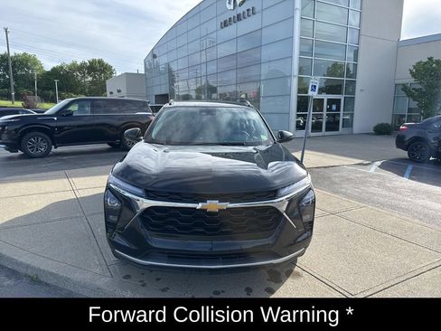 Used 2025 Chevrolet Trax LT w/ LT Convenience Package FWD image 13