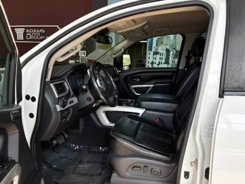 Used 2017 Nissan Titan PRO-4X w/ Pro-4x Convenience Package AWD/4WD image 11