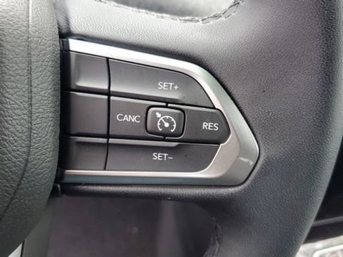 Certified 2024 Jeep Compass Latitude image 9