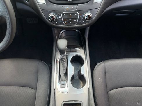 Used 2025 Chevrolet Malibu LT FWD image 11