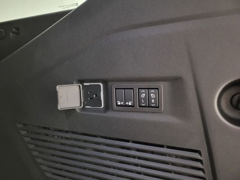 New 2025 Chevrolet Suburban High Country image 2