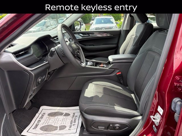 Used 2022 Jeep Grand Cherokee L Laredo w/ Luxury Tech Group I RWD image 12
