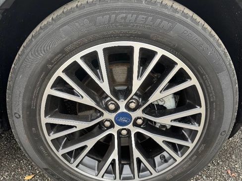 Used 2021 Ford Escape Titanium image 23