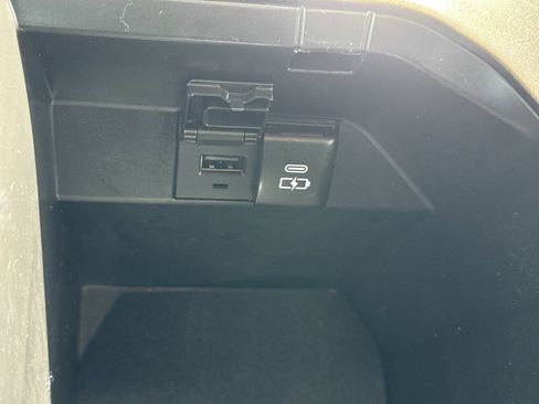 Used 2024 Toyota Camry SE FWD image 25