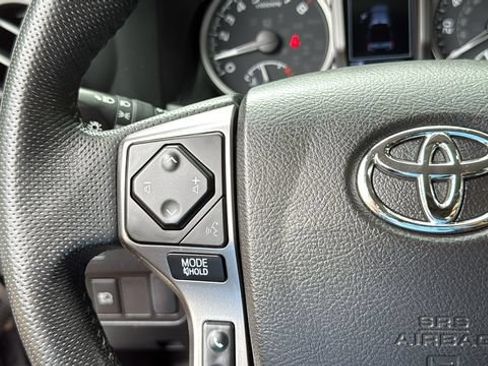 Used 2022 Toyota Tacoma SR5 AWD/4WD image 12