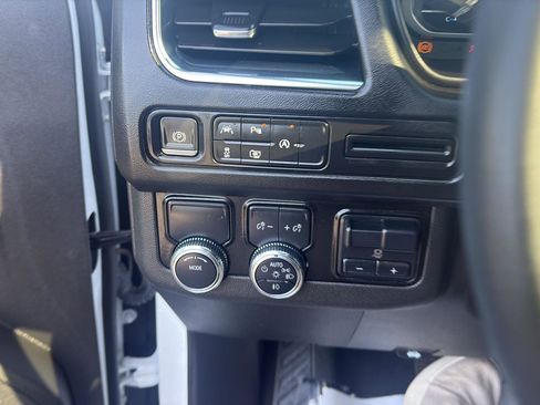 Used 2023 GMC Yukon XL SLT w/ SLT Premium Package RWD image 26