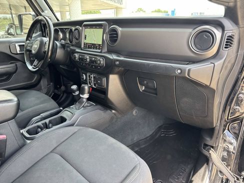 Used 2022 Jeep Gladiator Sport AWD/4WD image 12