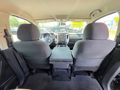 Used 2018 Nissan Titan SV image 13