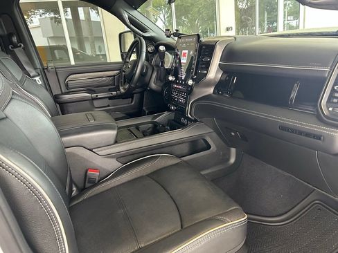 Used 2025 RAM 2500 Limited AWD/4WD image 31