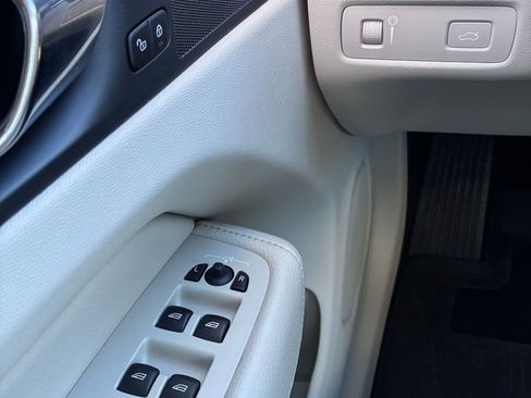 Used 2020 Volvo XC60 T5 Momentum w/ Protection Package Premier image 29