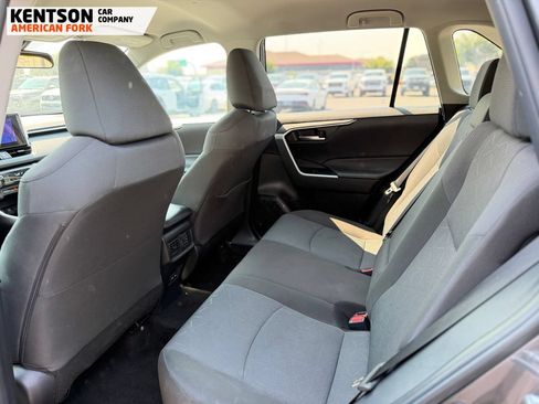 Used 2025 Toyota RAV4 XLE AWD/4WD image 29