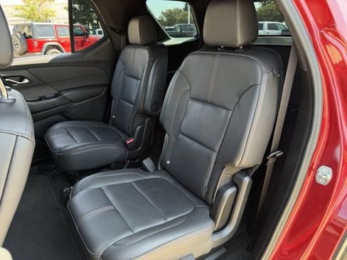 Used 2023 Chevrolet Traverse RS FWD image 31