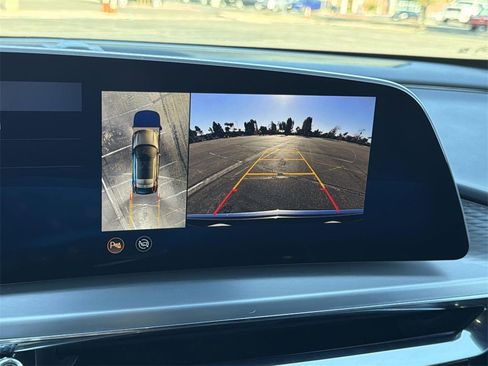 Used 2025 Cadillac Lyriq Luxury image 14