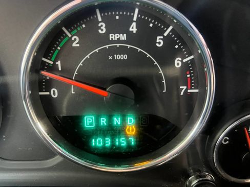 Used 2014 Jeep Wrangler Sport w/ Connectivity Group AWD/4WD image 17