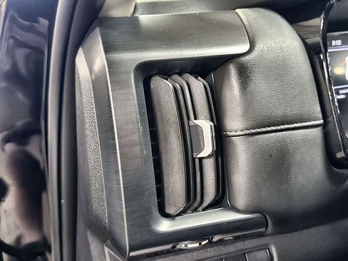 Used 2025 Nissan Pathfinder SL FWD image 15