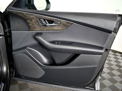 Used 2019 Audi Q8 Premium w/ Convenience Package image 44