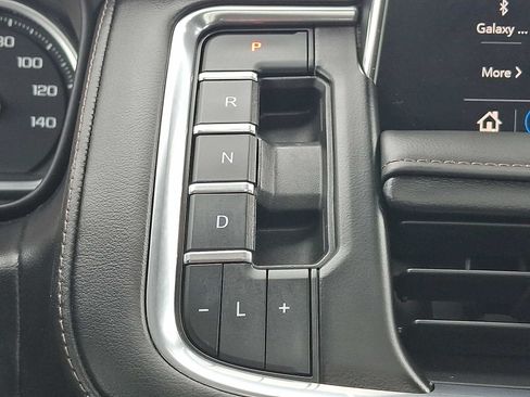 Used 2021 Chevrolet Suburban High Country w/ Premium Package AWD/4WD image 17
