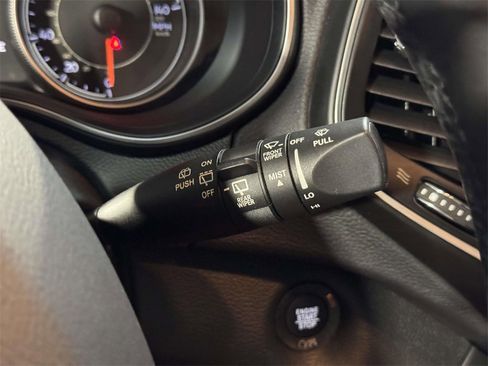 Used 2020 Jeep Cherokee Latitude Plus w/ Cold Weather Group image 28