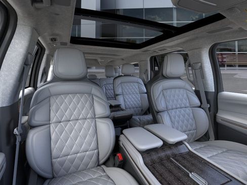 New 2026 Lincoln Navigator L Black Label AWD/4WD image 10